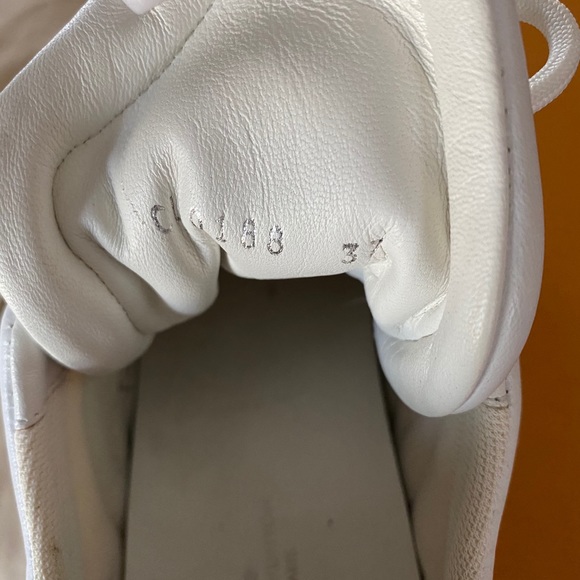 Authentic Louis Vuitton Archlight Sneakers - Picture 4 of 9
